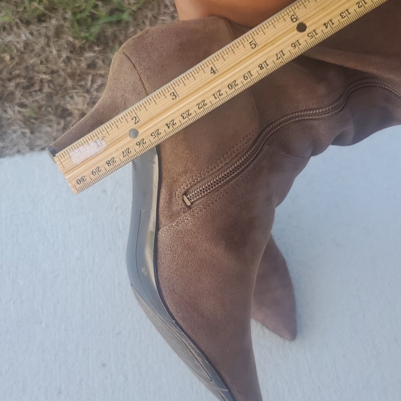 👢 Boots - Picture 7 of 10